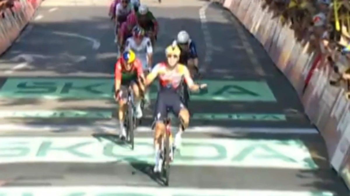 Lorena Wiebes flitst naar zege en pakt eerste gele trui van Tour de France Femmes in 2026