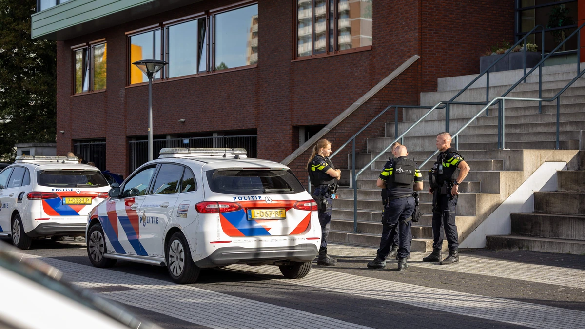 Vlaardingen en omgeving in ban van schooldreigingen: gewapende agenten rukken uit, drie jonge personen gearresteerd