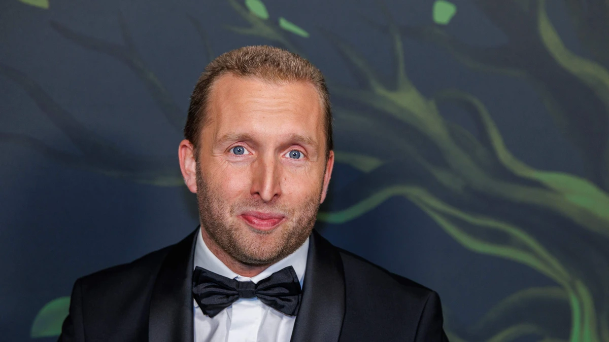 Peter Pannekoek trekt met nieuwe cabaretvoorstelling het land door: ’Ik heb een paar ideeën die de theaterwetten tarten’
