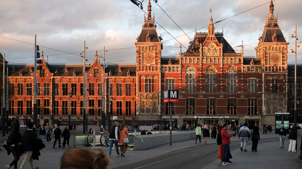 Amsterdam Centraal gaat 3 oktober dicht voor renovatiewerk, grote drukte tijdens spits verwacht