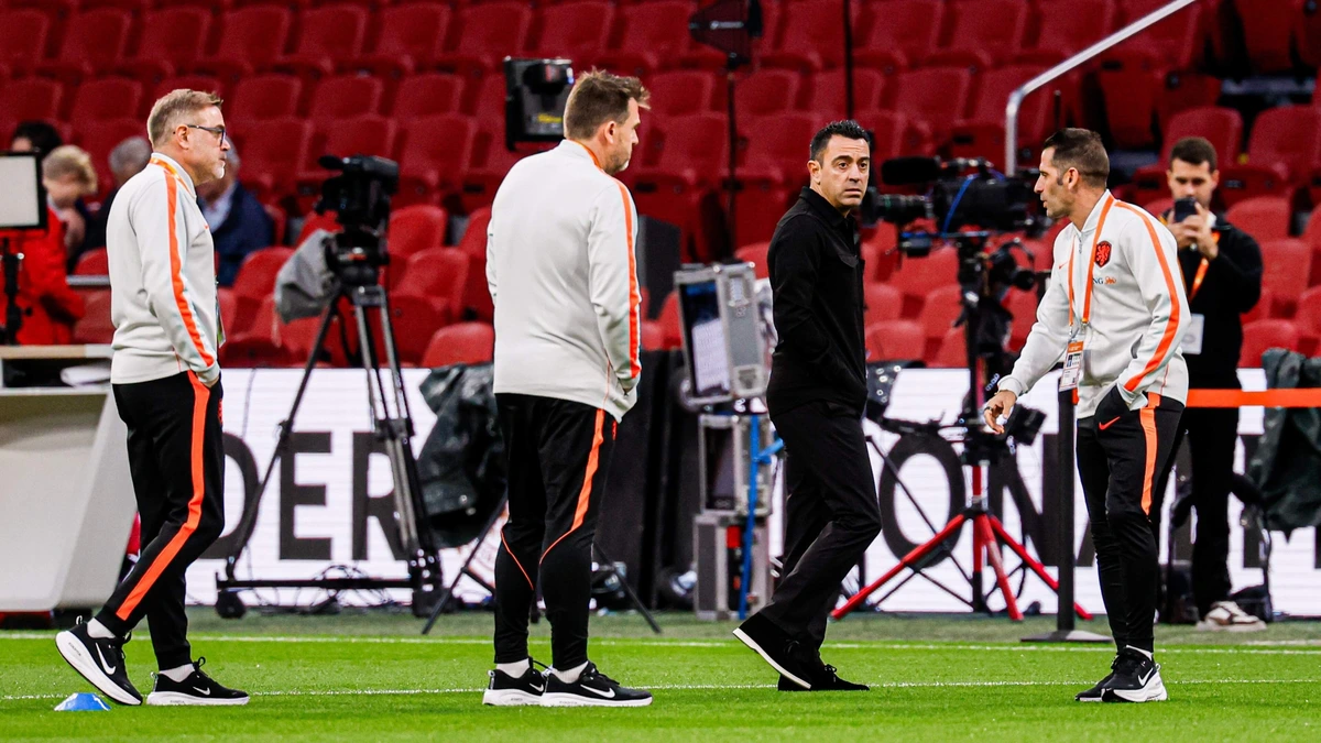 Bondscoach Xavi Hernandez laat Nederlands elftal met twee ’tienen’ spelen tegen Duitsland