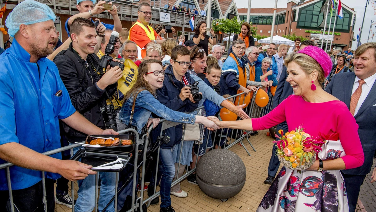 Máxima komt op bezoek en wacht een warm onthaal op Urk: ’God, vaderland en Oranje’