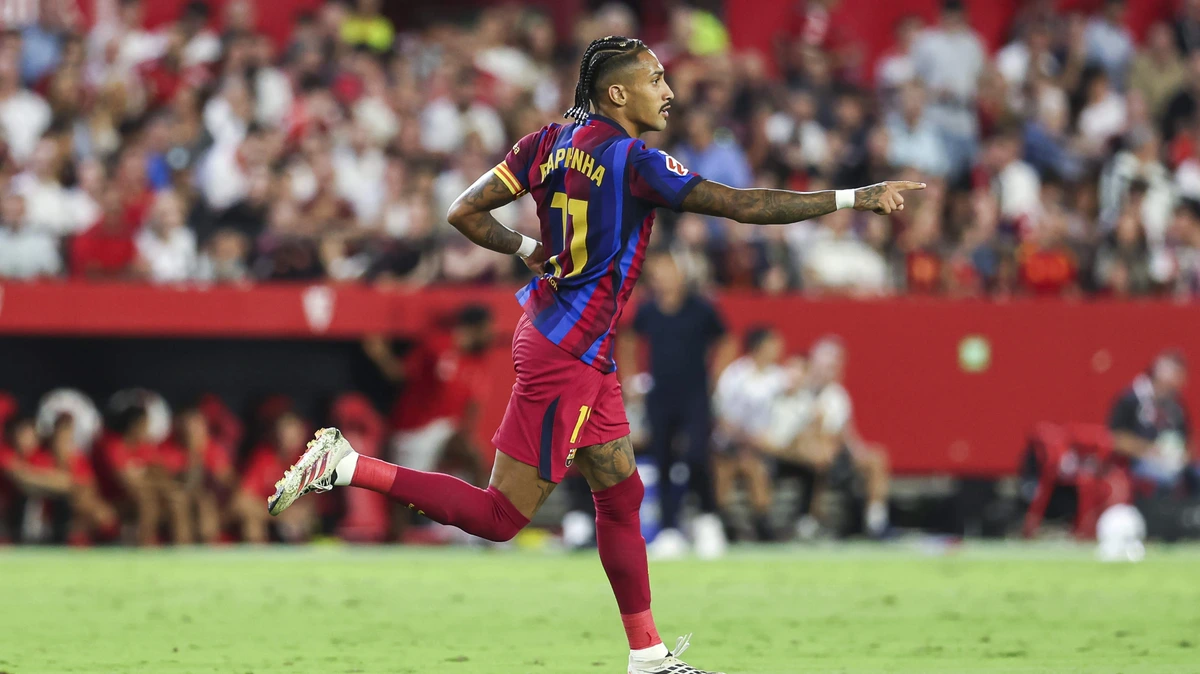 FC Barcelona-aanvoerder Raphinha zet met tweede hattrick in week tijd ook Sevilla te kijk