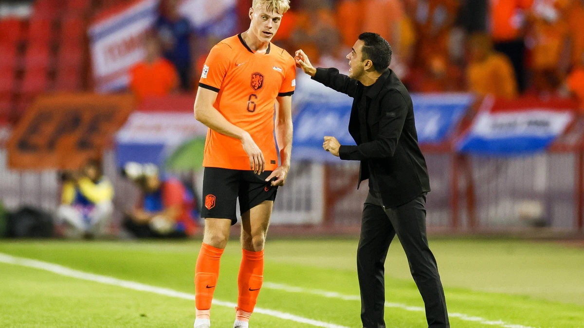 Komt Griekenland-uit in gevaar? Basiskracht Jan Paul van Hecke verlaat training Nederlands elftal voortijdig