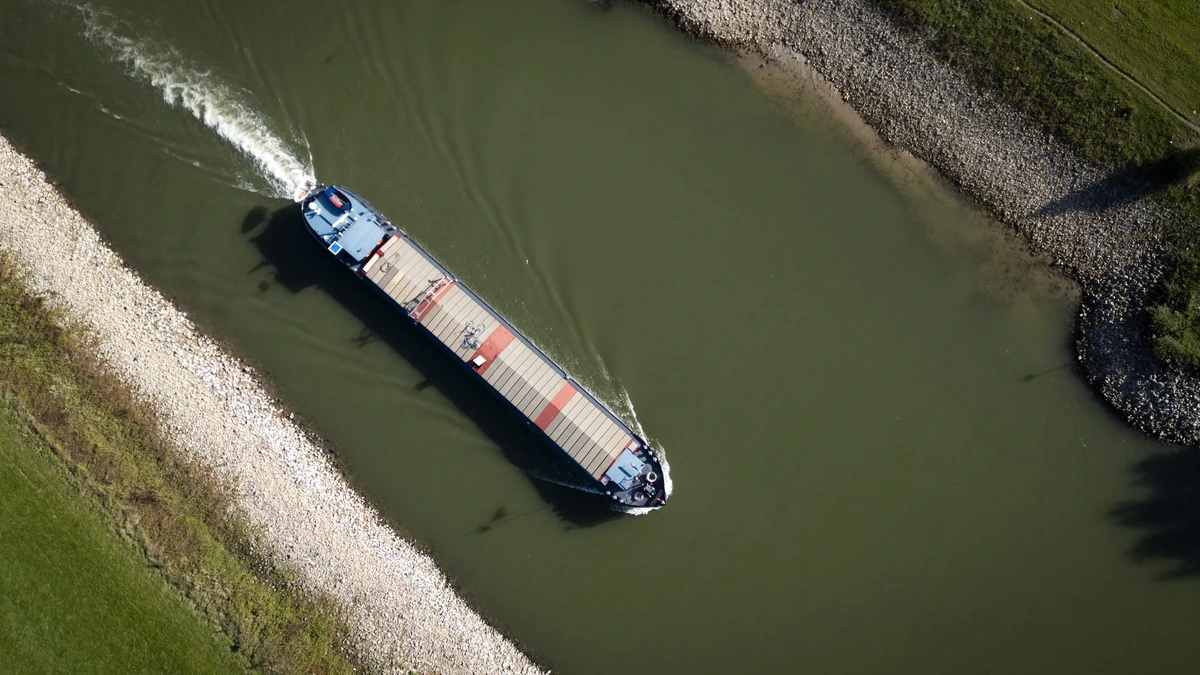 Waterpeil Rijn zakt naar historisch dieptepunt door droogte