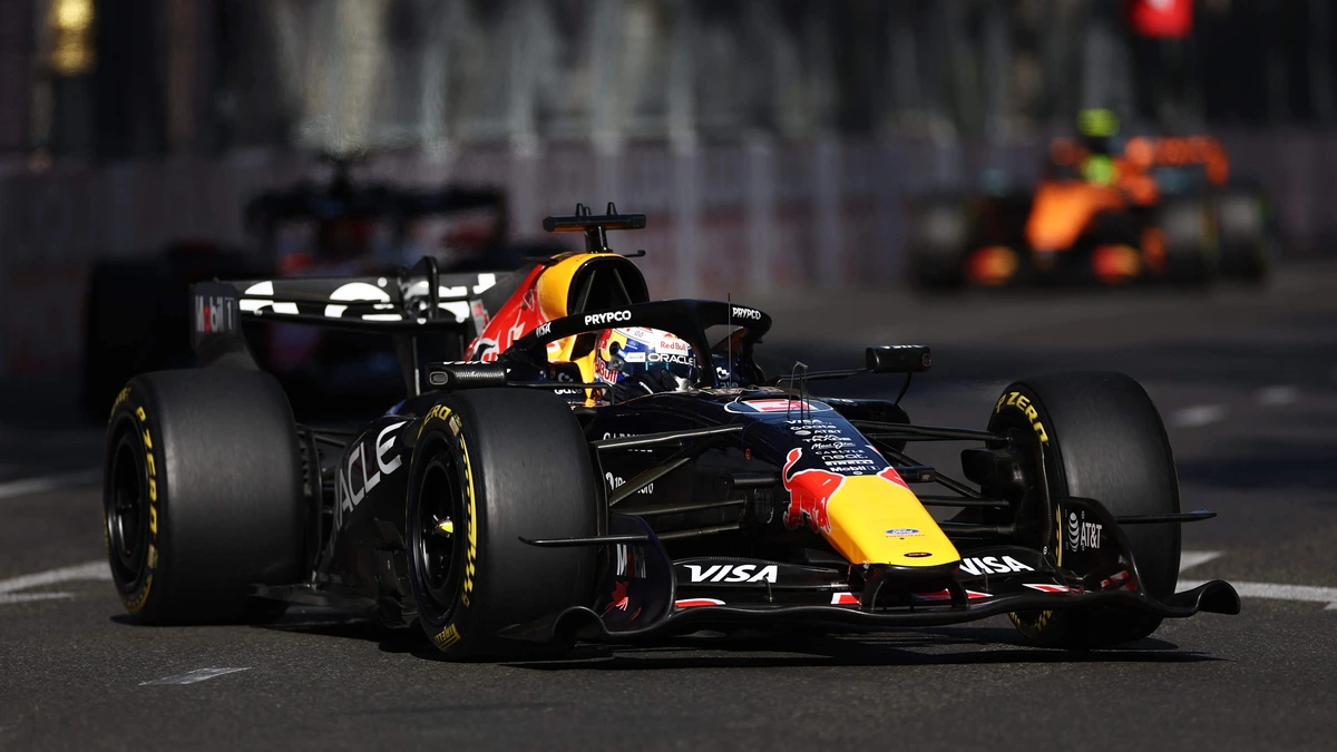 George Russell is Max Verstappen ternauwernood de baas in Baku na zenuwslopende slotfase