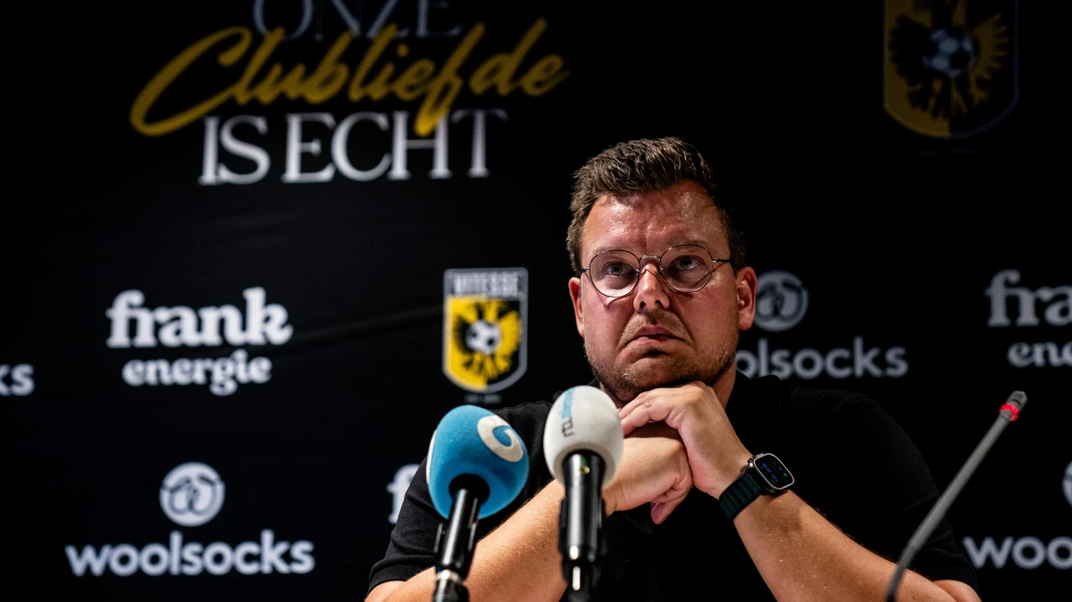 Vitesse en voormalig algemeen directeur Ben Mansvelder nemen afscheid van elkaar