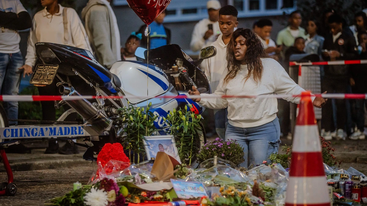 Stille tocht in Roermond voor Ericmaishelo (21) eindigt met schreeuw van moeder die haar zoon voor altijd moet missen