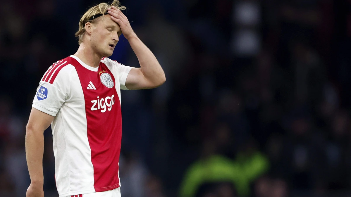Kasper Dolberg loopt knieblessure op tijdens interlandbreak en is langere tijd uit de roulatie