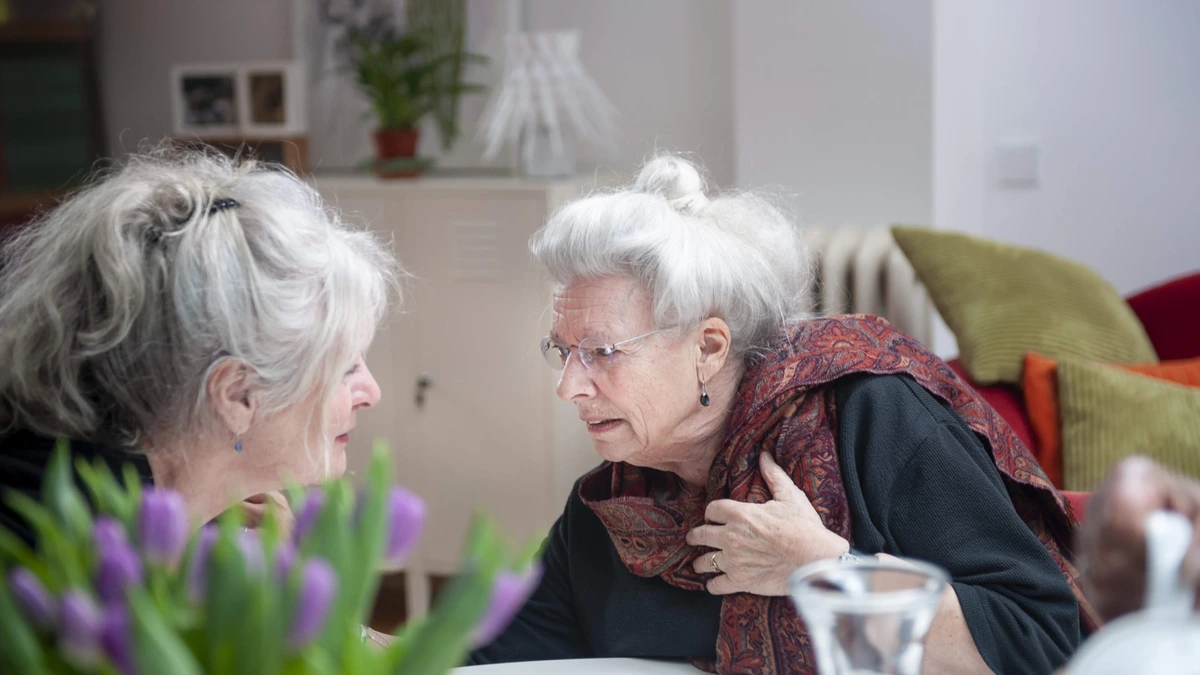 ’Ik ben verbolgen over het feit dat ik als 73-jarige vrijgezelle vrouw verantwoording over mijn verliefdheid moet afleggen aan mijn vriendin’