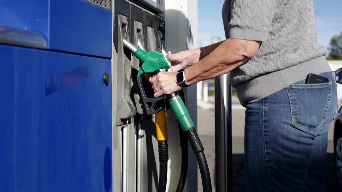 Gemiddelde adviesprijs benzine stijgt naar nieuw record, diesel fractie goedkoper