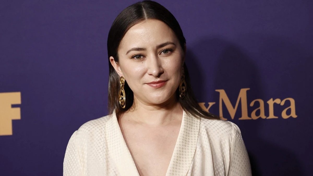 Zelda Williams (37) roept fans op te stoppen met AI-filmpjes van haar vader: ’Schaam je’