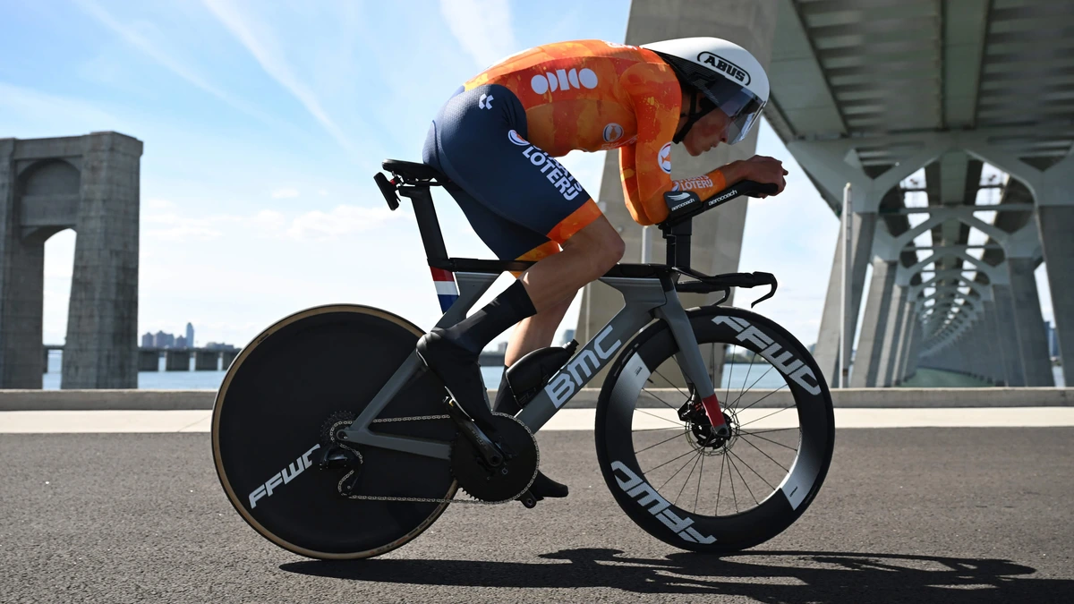 Sensationeel Nederlands succes: Ryan Gal (21) wereldkampioen tijdrijden voor beloften in Montreal
