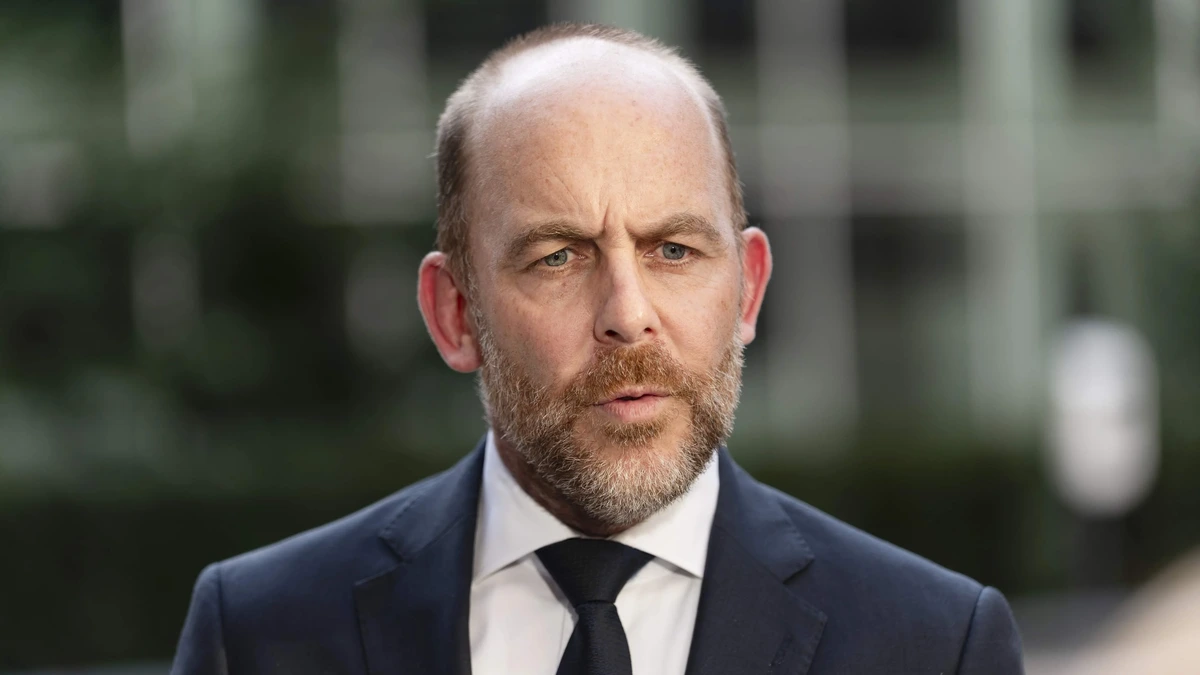 Minister Bart van den Brink belooft gemeenten nu persoonlijk gesprek bij asieldwang: ’Hoort bij de verantwoordelijkheid’