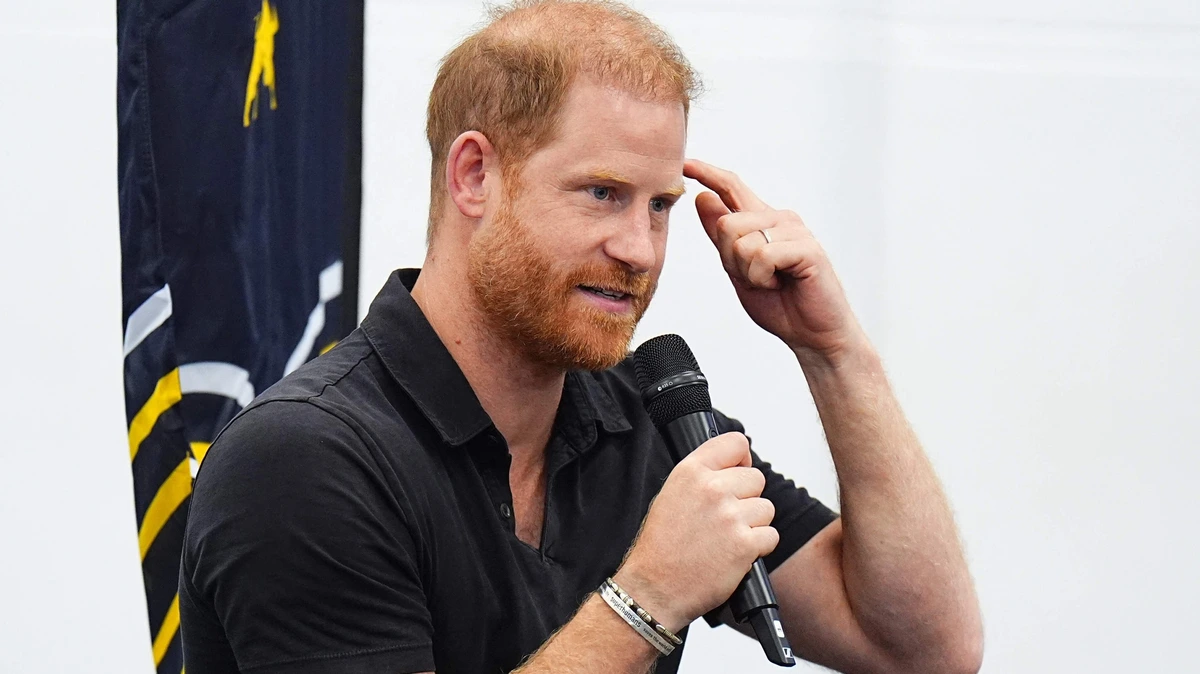 Prins Harry opnieuw op pad zonder echtgenote: ’Meghan sinds terugkeer naar Verenigd Koninkrijk niet in het openbaar verschenen’