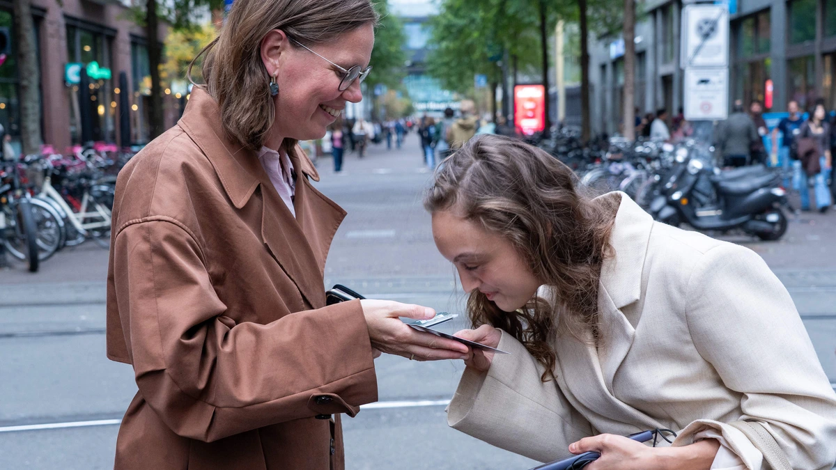 Inwoners Den Haag snuiven aan geur xtc om pakkans drugslabs te vergroten: ’Het ruikt naar drop!’