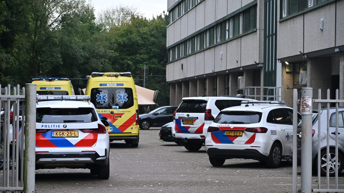 Man (24) overleden bij steekincident op terrein azc Alkmaar, verdachte (22) aangehouden