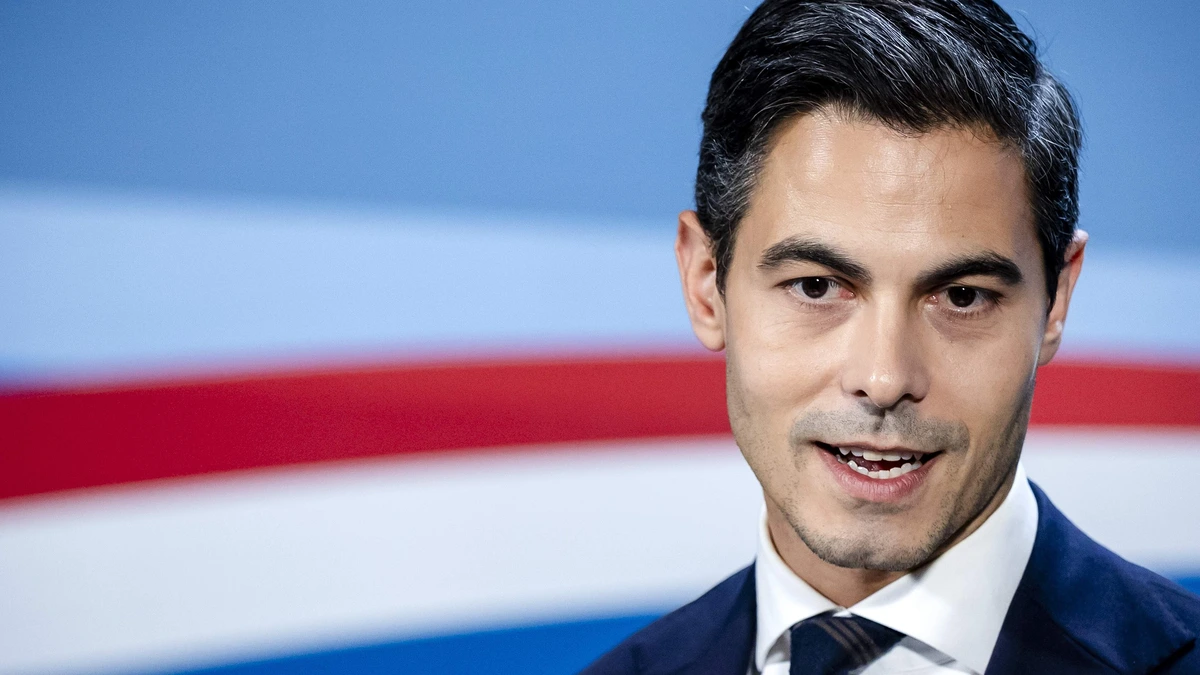 Jetten kort van podium gehaald tijdens toespraak D66-congres na verstoring door pro-Palestijnse demonstranten