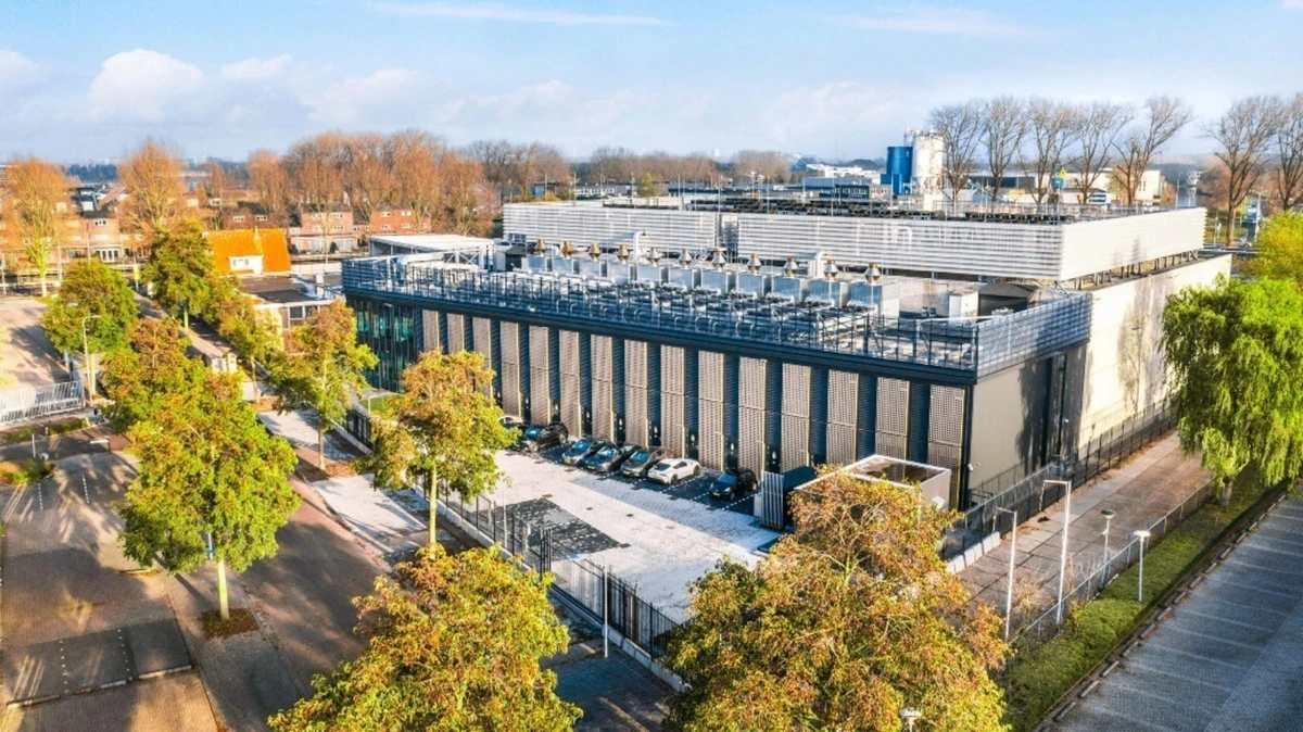 Grootste investering Nederlands datacenterbedrijf landt net over de grens in België: ’In eigen land niet zo veel stroom beschikbaar’
