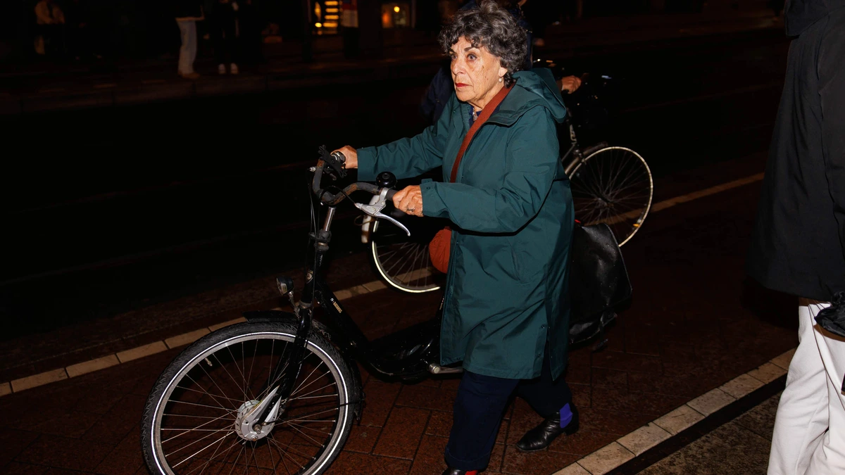 Hanneke Groenteman (87) raakte deze zomer haar rijbewijs kwijt: ’Pech dat er net twee agenten aankwamen’