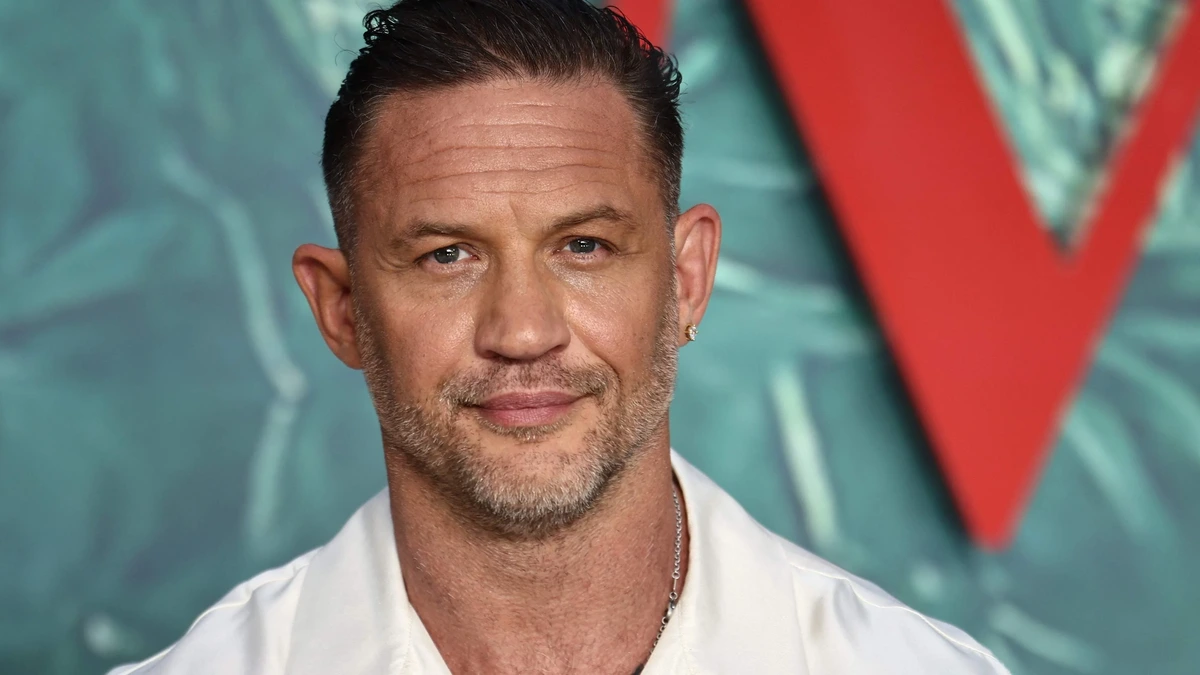 Tom Hardy open over vermeend conflict op ’Mobland’-set en reclame met Wesley Sneijder: ’Hoop niet dat ik het nu verklap’