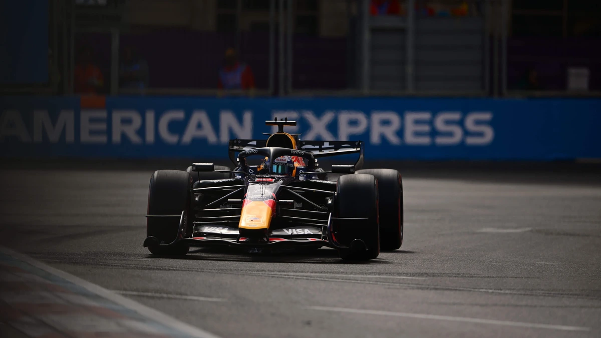 Max Verstappen vanmiddag al in actie in Azerbeidzjan: zo laat begint de race en dit is de startopstelling