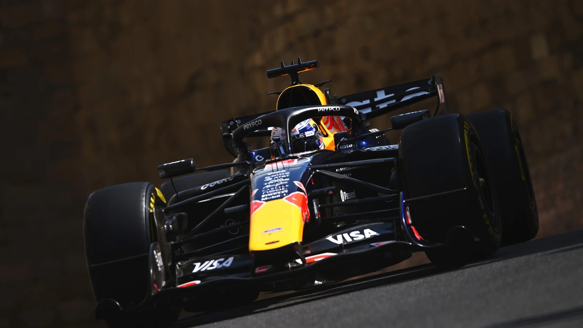 Max Verstappen tankt vertrouwen in Baku en rijdt snelste tijd in laatste training