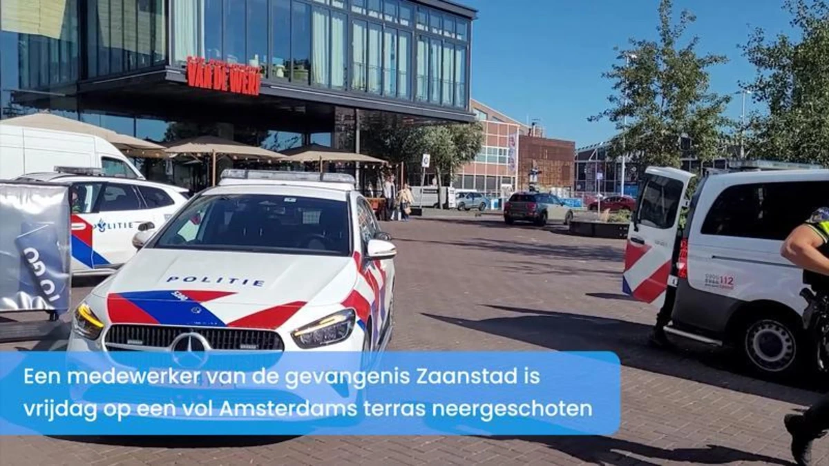 Gevangenismedewerker doodgeschoten op vol Amsterdams terras