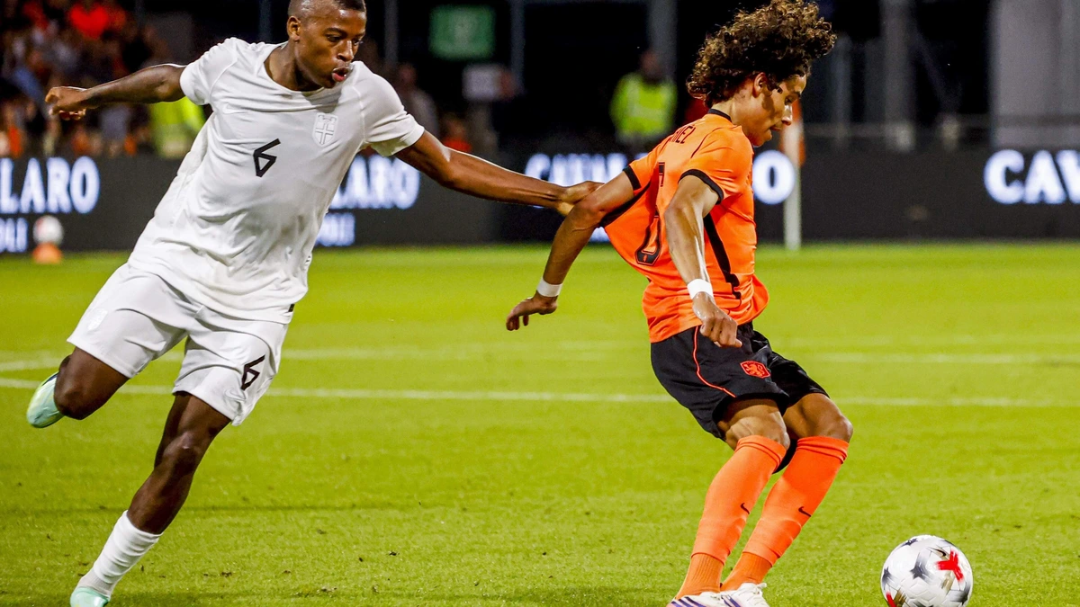 Gjivai Zechiël meldt zich weer bij het grote Oranje na frustrerende avond met Jong Oranje: ’Het is wel een beetje schandalig’