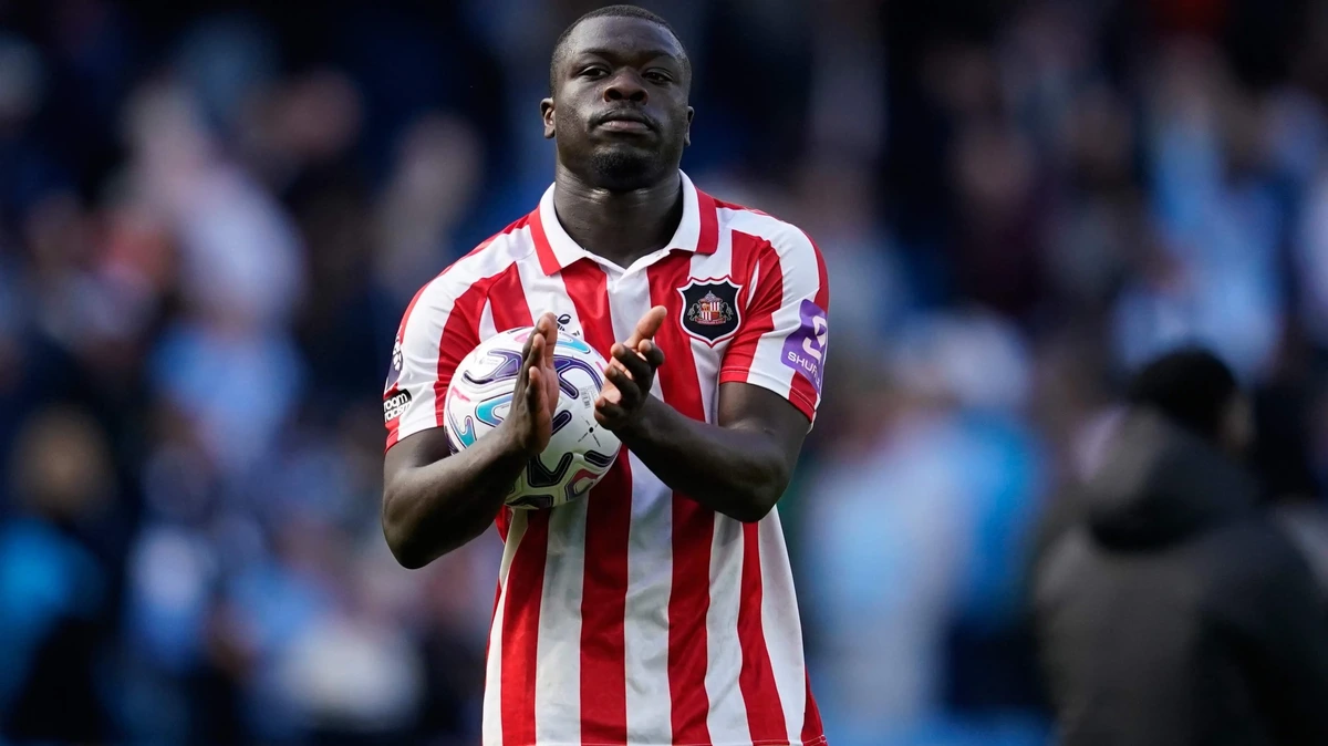 Brian Brobbey zet Engeland in vuur en vlam met historische hattrick tegen Manchester City: ’Mijn toetsenbord staat in brand’