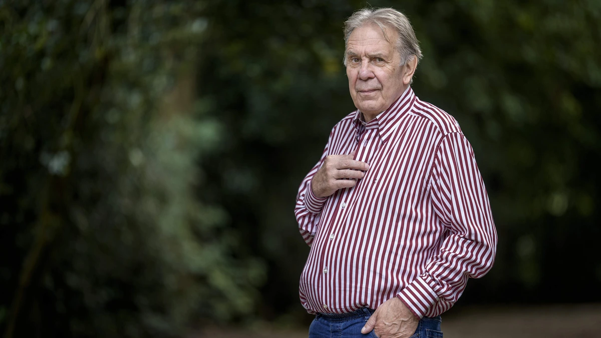 Maarten Spanjer heeft gekke dromen na zijn operatie: ’Huub Stapel als Napoleon en Freek de Jonge als CliniClown’
