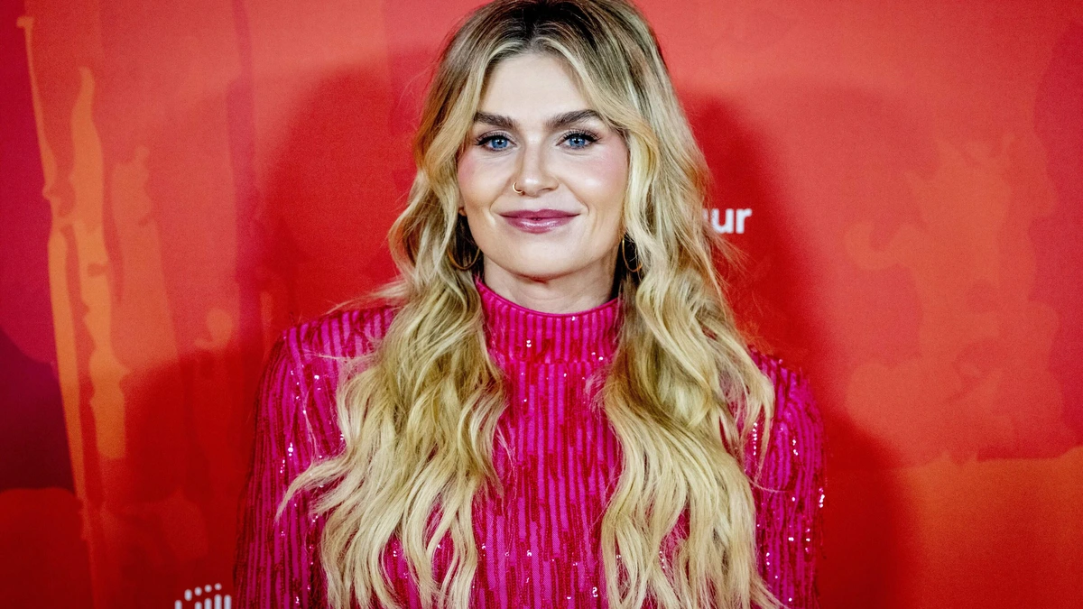 Roxeanne Hazes gaat met theatertour uit comfortzone