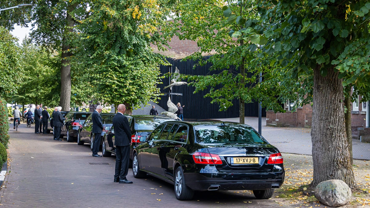 Tal van prominenten bij herdenkingsbijeenkomst voor Bartina Koeman in Singer Laren