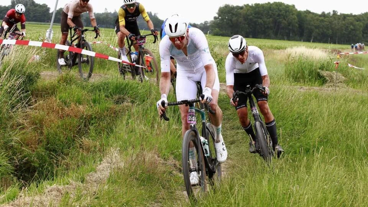 Voormalig Nederlands kampioen Gravel Tijmen Eising (35) stopt per direct na onwelwording: ’Bizar einde van je carrière’