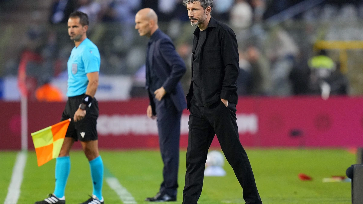 Mark van Bommel met België pas vlak voor tijd onderuit tegen sterker Frankrijk