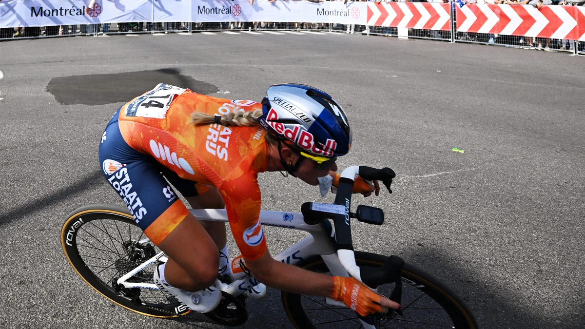 LIVE WK wielrennen | Spannende finale met Demi Vollering solo aan kop, grijpt ze de wereldtitel?