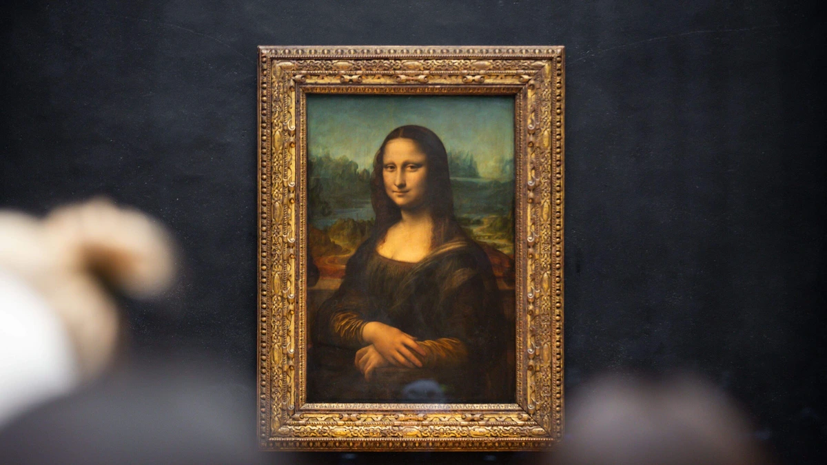 Duitsers opgepakt in Louvre nadat ze ’voor de grap’ andere schilderijen ophingen naast Mona Lisa