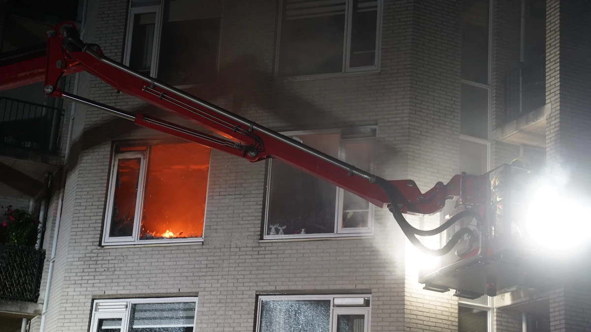 Appartementencomplex in Apeldoorn ontruimd om grote brand
