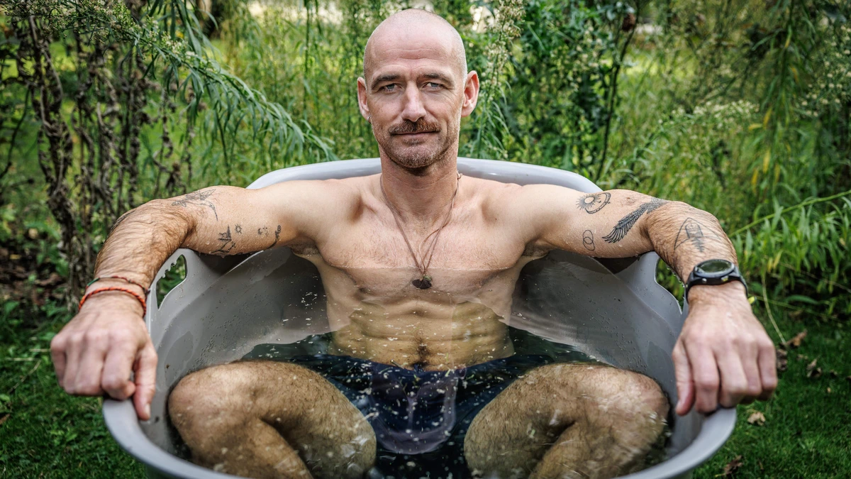 Oud-profvoetballer Robbie Haemhouts maakt via ijsbaden en ademhalingstechiek mensen weerbaarder en krachtiger: ’Ik had gewenst dat ik toen die kennis had’