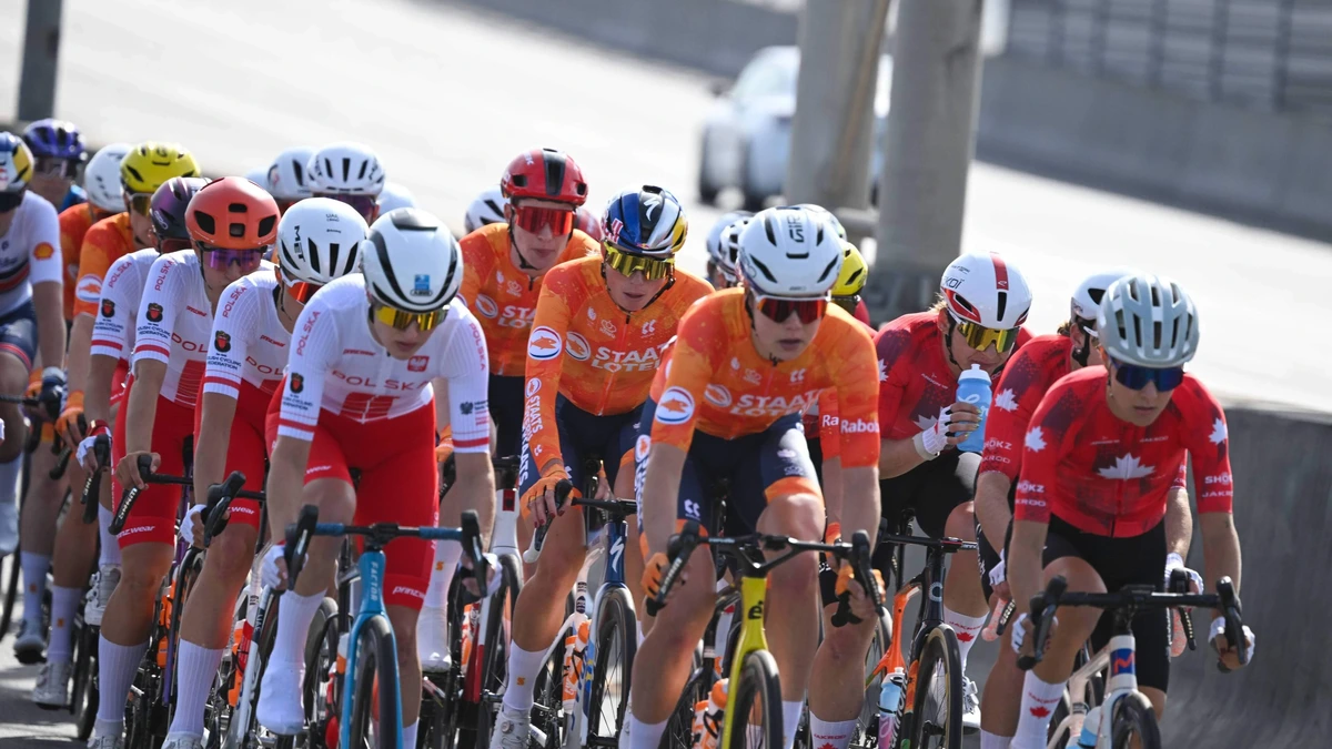 LIVE WK wielrennen | Demi Vollering gaat voor goud in wegrace, Nederland controleert  kop van peloton