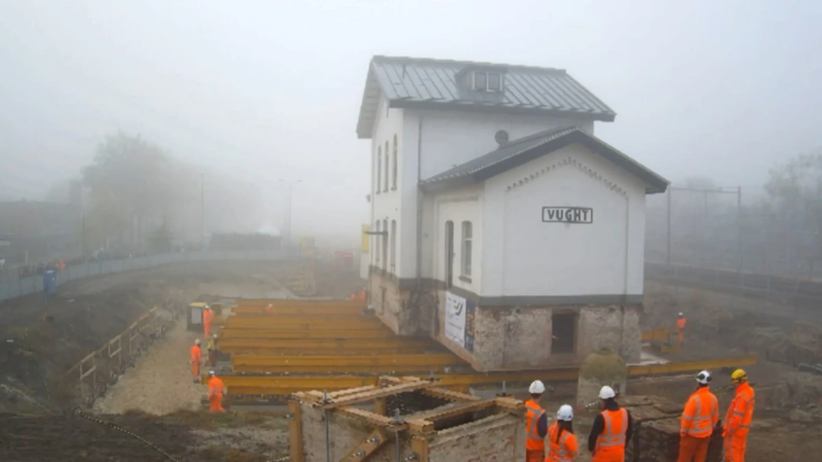 Urenlange klus: compleet monumentaal stationsgebouw Vught wordt verplaatst