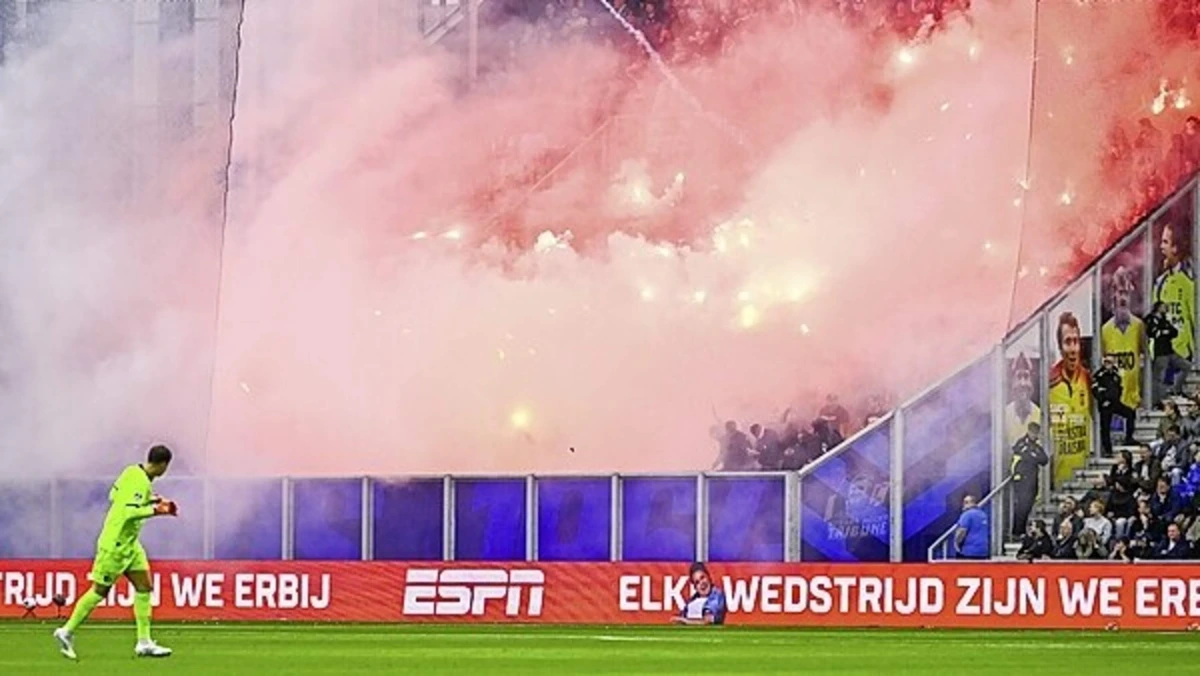 Feyenoord krijgt boete en voorwaardelijke straf van uitduel zonder fans voor vuurwerk bij Cambuur