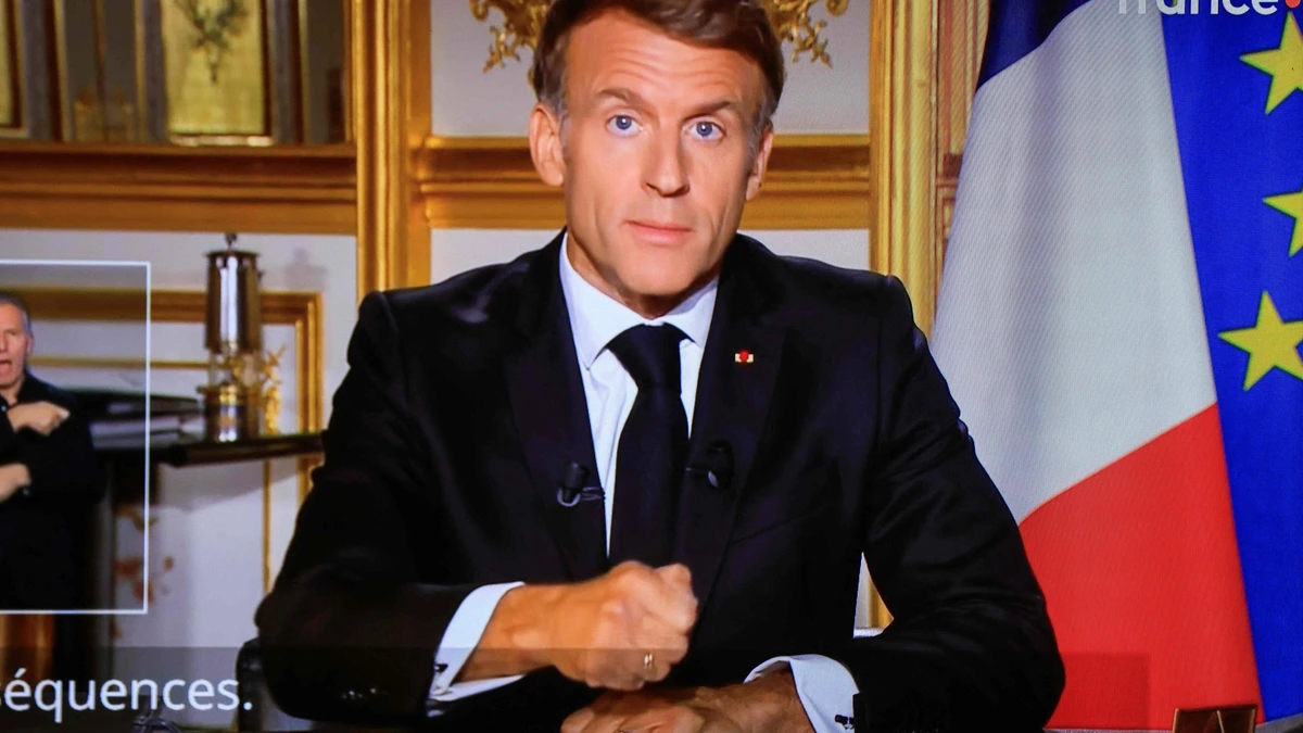 Macron roept na rellen op tot kalmte: ’Ja tegen de dialoog en nee tegen geweld’