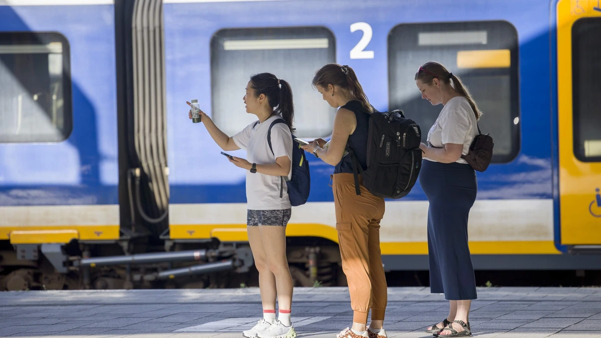 Treinkaartjes weer duurder: NS verhoogt prijs van een doorsnee kaartje met bijna 5 procent, en lokt reiziger naar daluren
