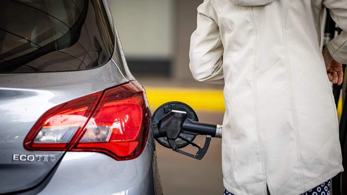 Nog steeds flink betalen aan de pomp: prijs benzine en diesel stabiel