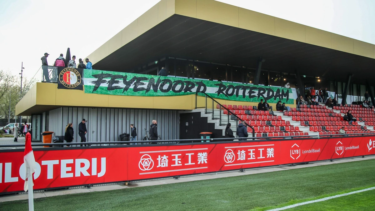 Feyenoord treurt om overleden Paul Ramdayal, geliefde scheidsrechter werd onwel tijdens wedstrijd