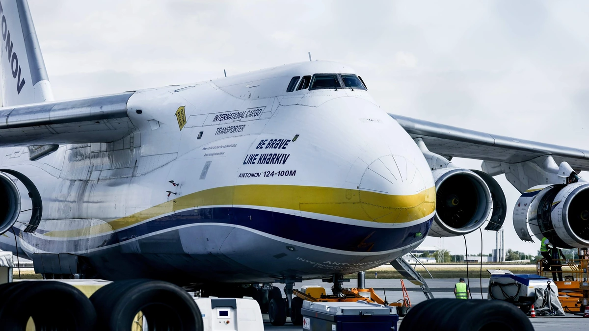 Gat in hek luchthaven Leipzig, politie kamt Duits vliegveld uit