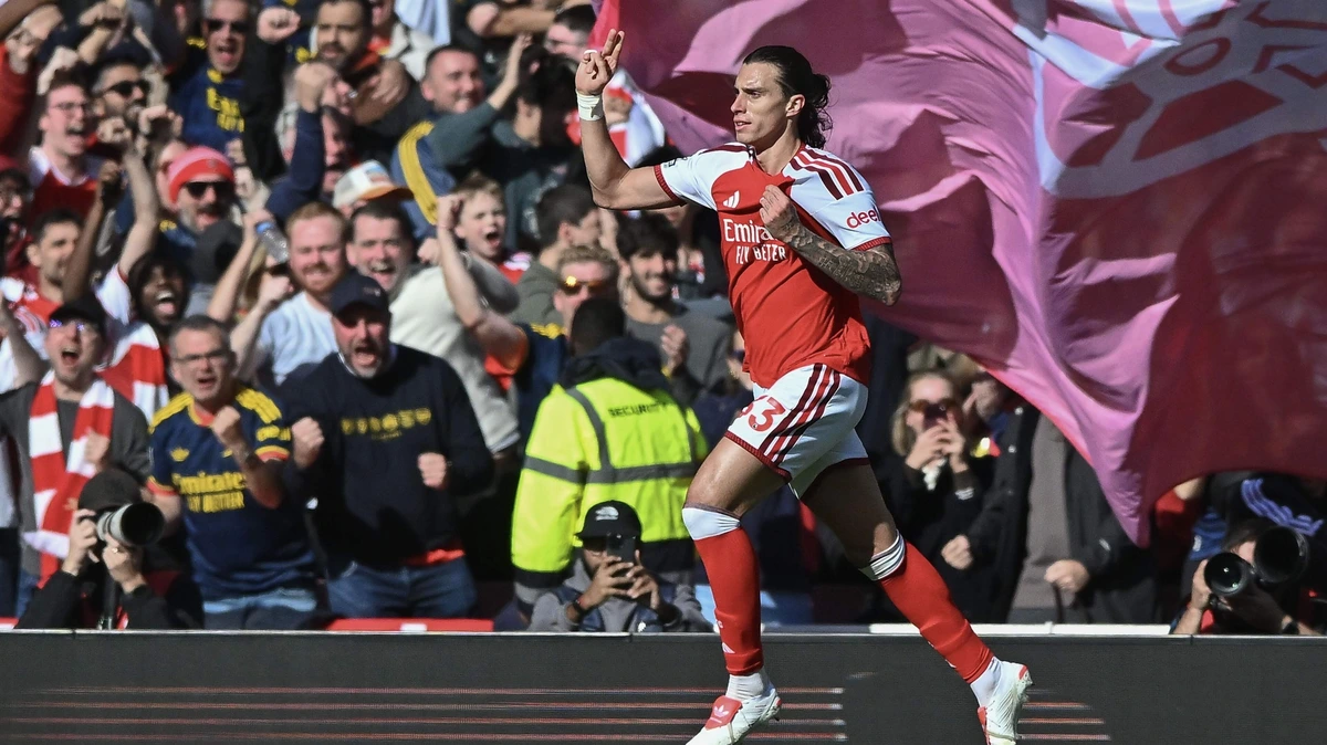 Arsenal buigt achterstand om en verslaat Leeds United, Jurriën Timber valt in