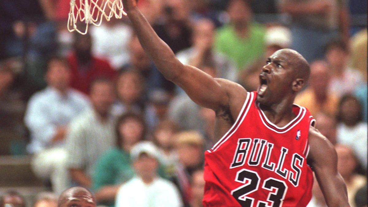’Last Dance’-shirt Michael Jordan breekt record op veiling: ’Dit is een nieuwe mijlpaal’