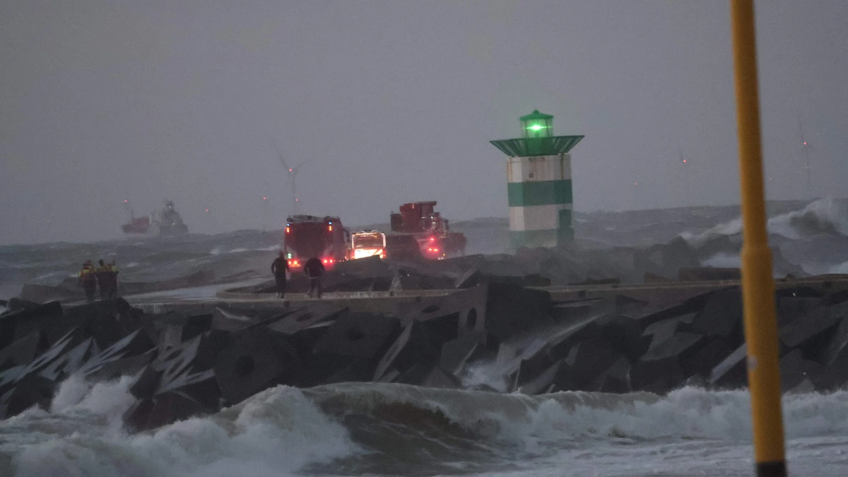Grote zoekactie naar vermiste watersporter voor kust Scheveningen